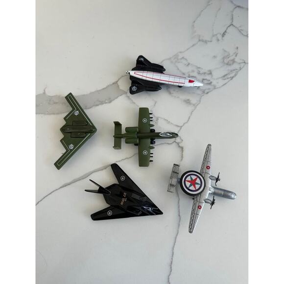 Collectibles Airfoce Airplane Greenbrier International toys - Picture 1 of 5